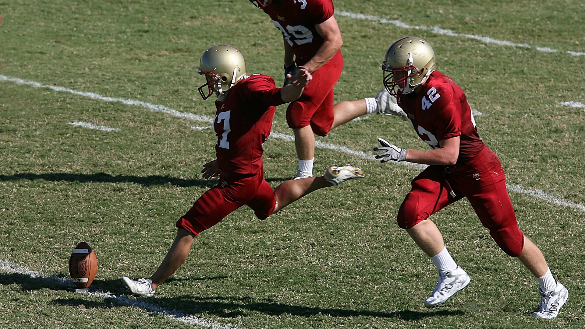 “球速飙升,反应极速!高新区全民健身馆壁球赛场技术与速度的碰撞”