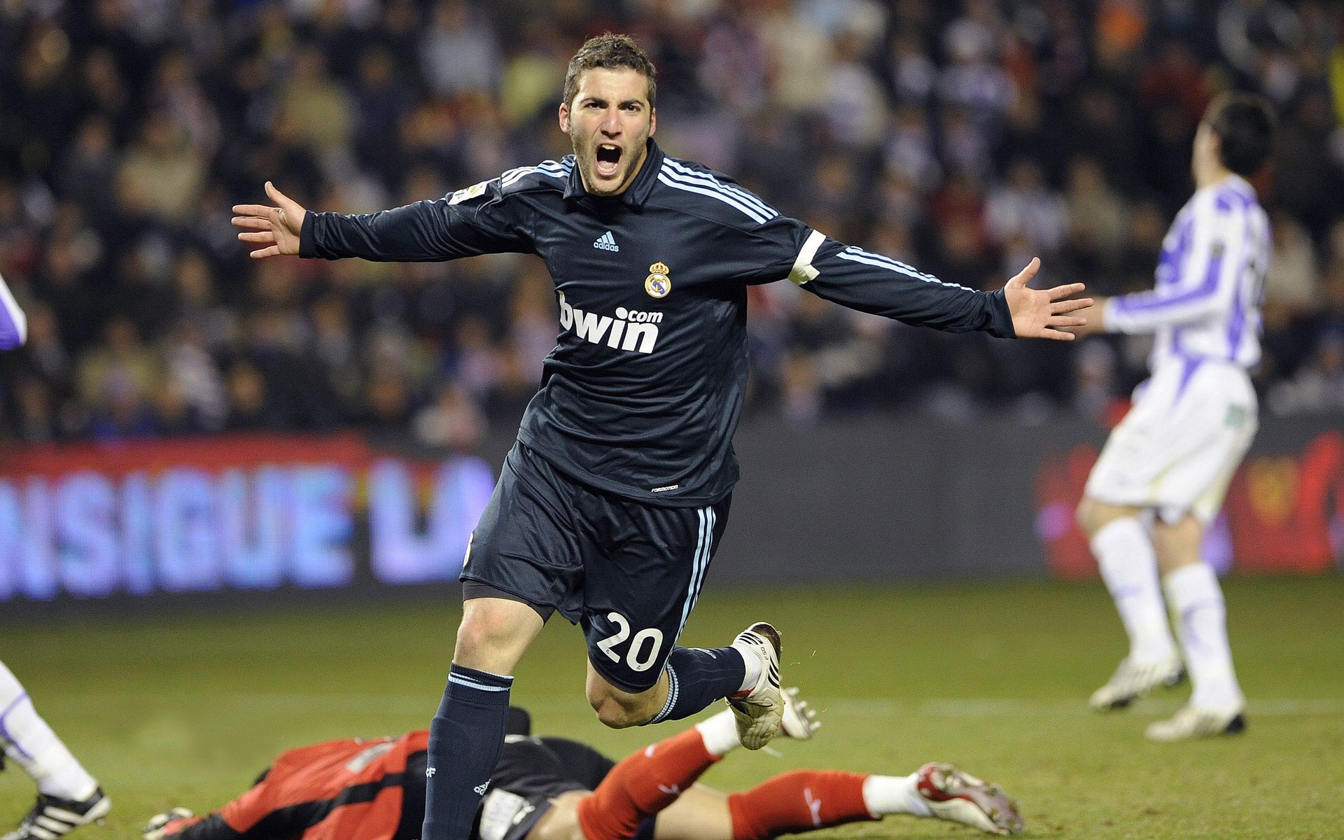 “帕布罗·马特拉：美洲狮队的防守标杆，未来发展不可限量”