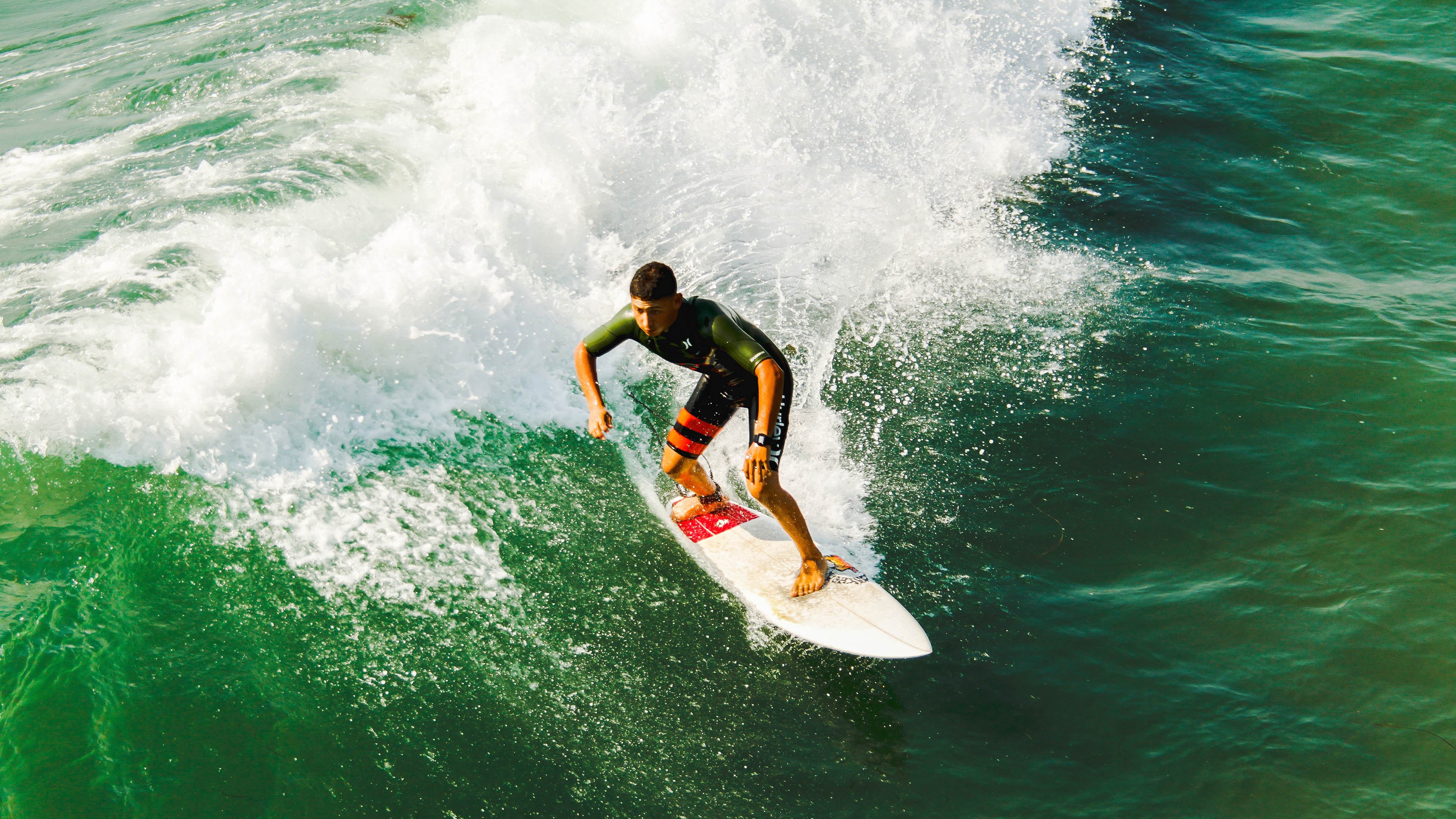 全国越野滑雪挑战赛多地同步开滑，越野滑雪比赛分别