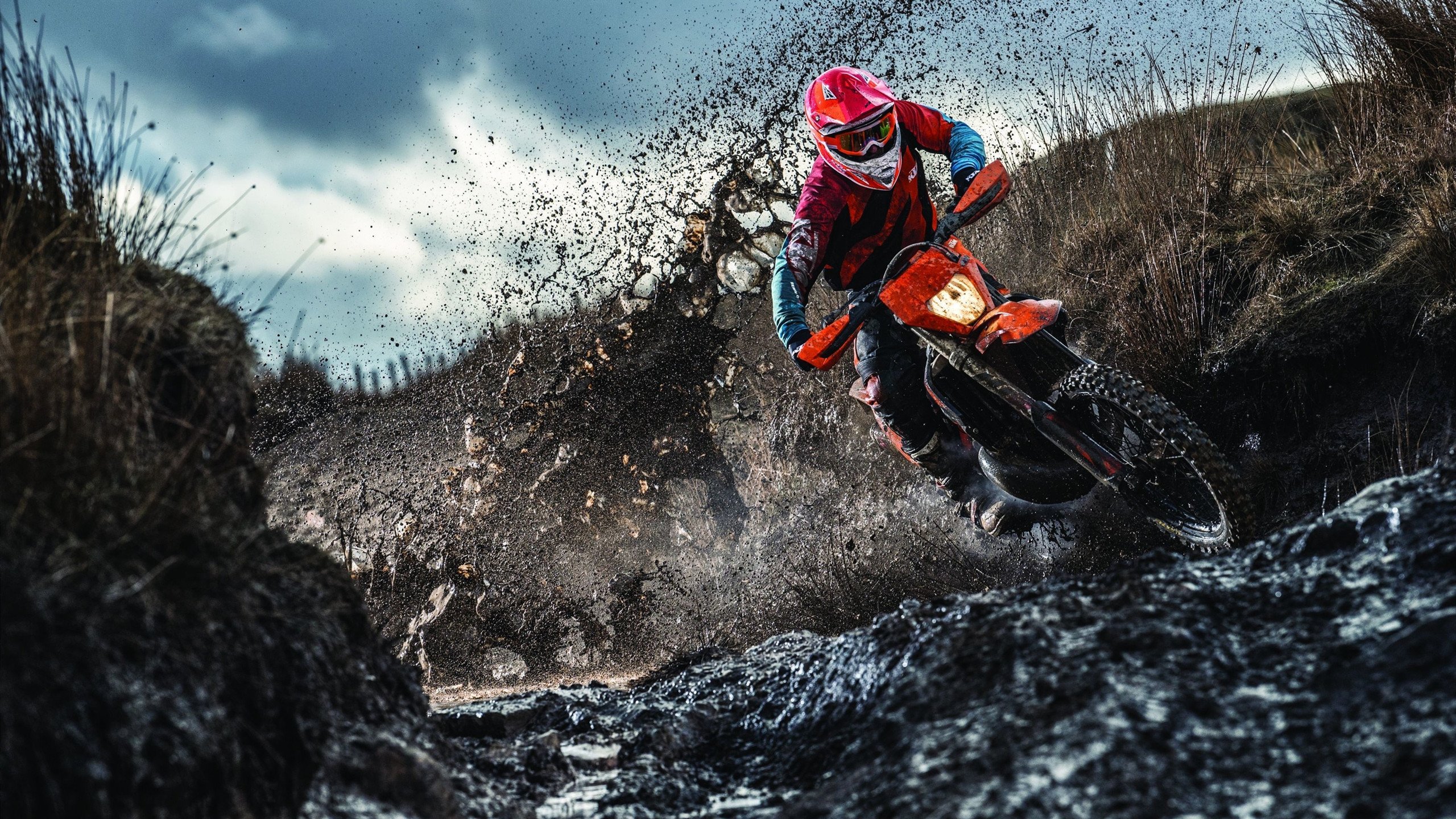 马拉松举办地旅游经济同步受益，马拉松拉动经济